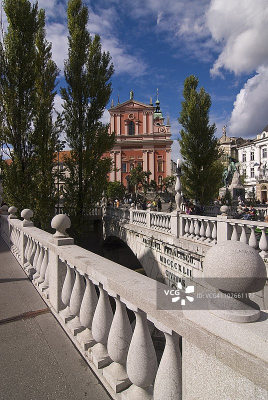 卢布尔雅那报喜教堂三重桥图片素材