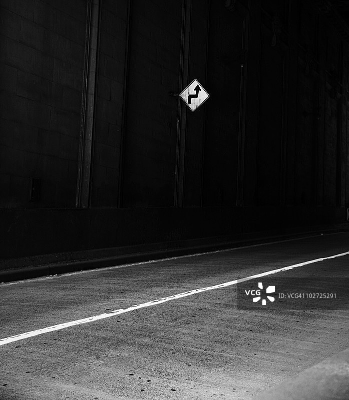 公路和标志牌图片素材