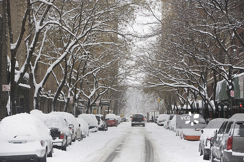 白雪覆盖的街道图片素材