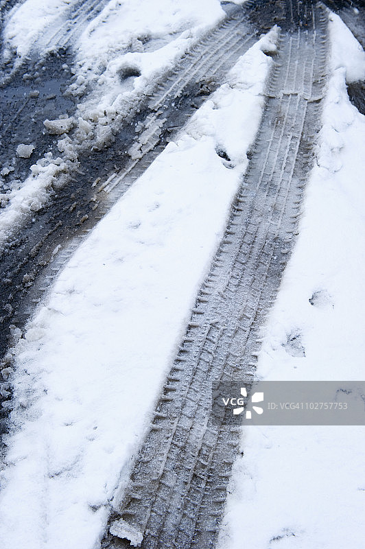雪地轮胎轨迹图片素材