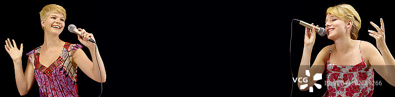 女孩们唱卡拉OK图片素材