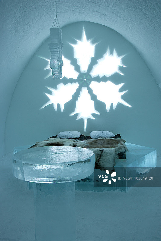 瑞典冰雪酒店艺术套房中的雪花主题图片素材