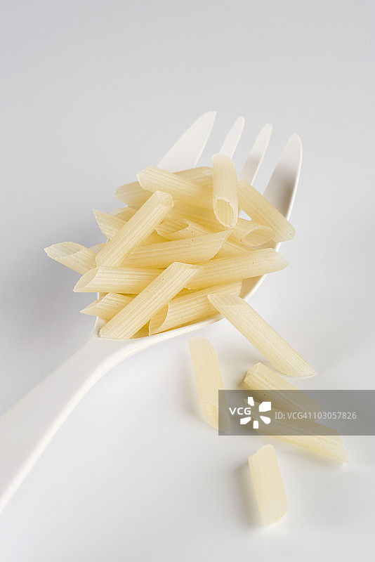 用大米制作的无麸质意大利面图片素材