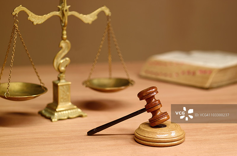 法庭上的法官桌图片素材