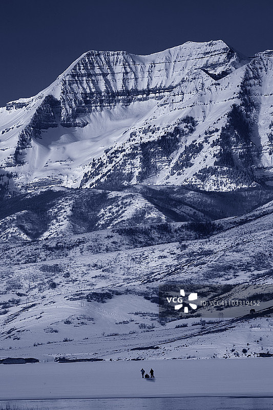 犹他州的冰钓者图片素材