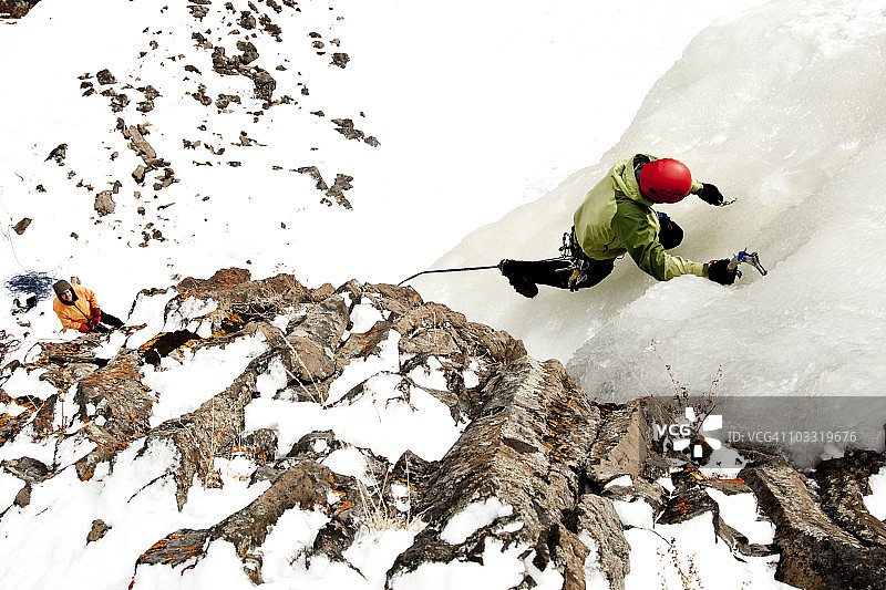 攀冰男子图片素材