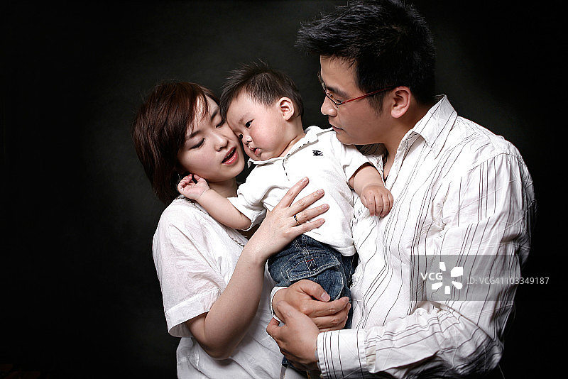 亚裔家庭图片素材