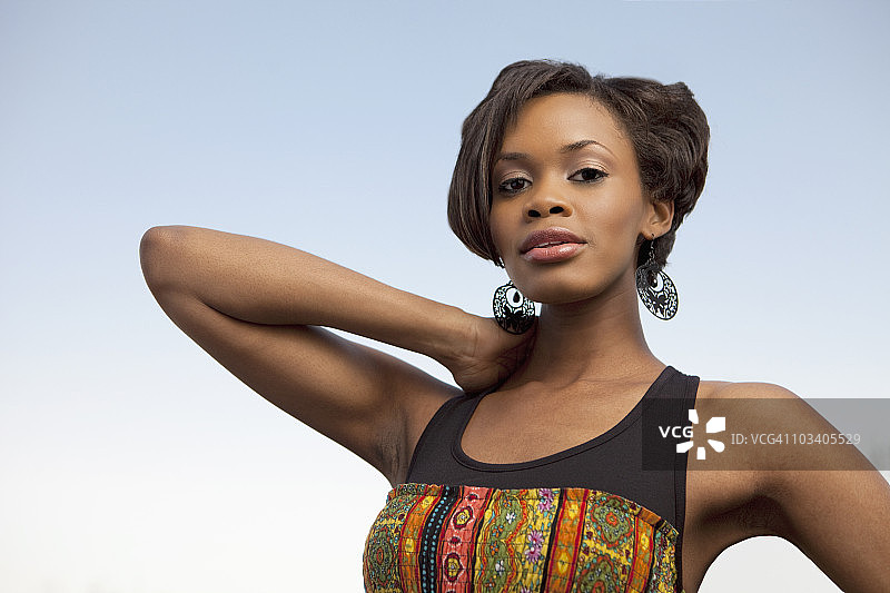 一个年轻女子的肖像图片素材