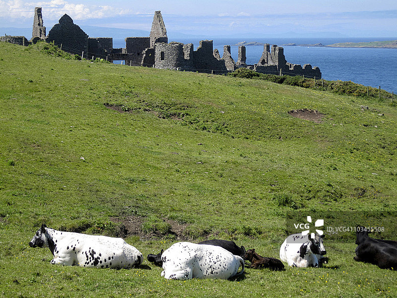 北爱尔兰安特里姆郡邓路斯城堡图片素材