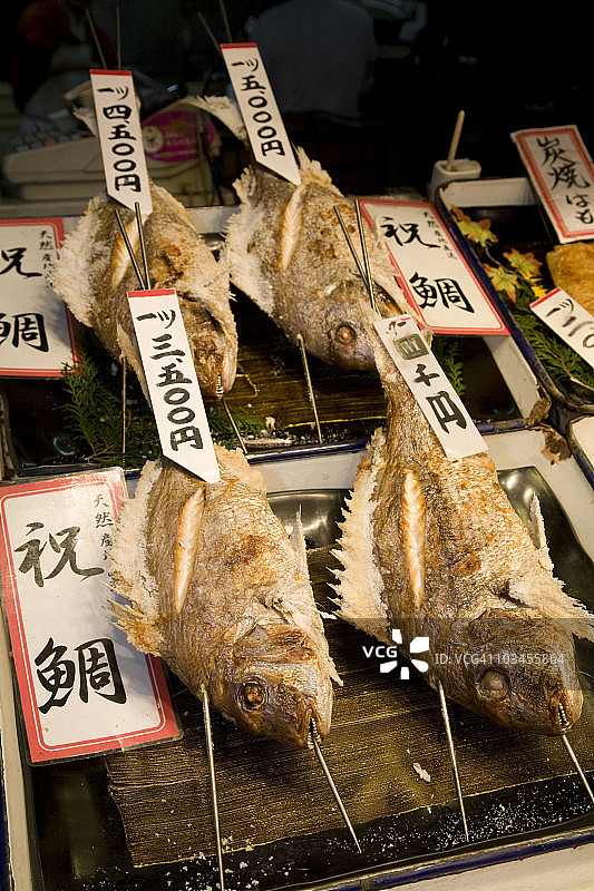 日本京都锦市场烤鱼图片素材