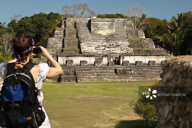 游客拍摄伯利兹阿尔顿哈遗址图片素材