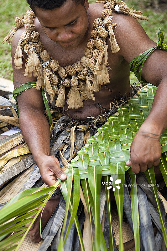斐济男子编织垫子图片素材