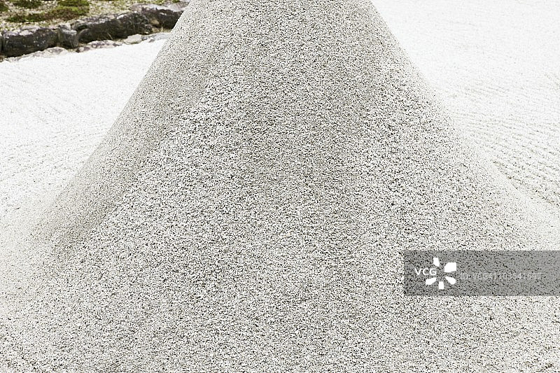 日本京都上贺茂神社的沙堆图片素材