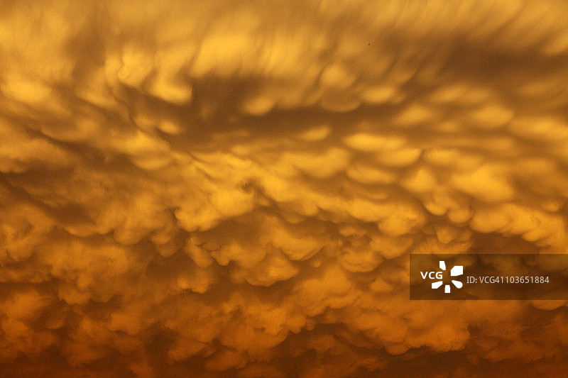 橙色乳状云（水平）图片素材