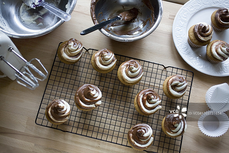 在家烘焙纸杯蛋糕图片素材
