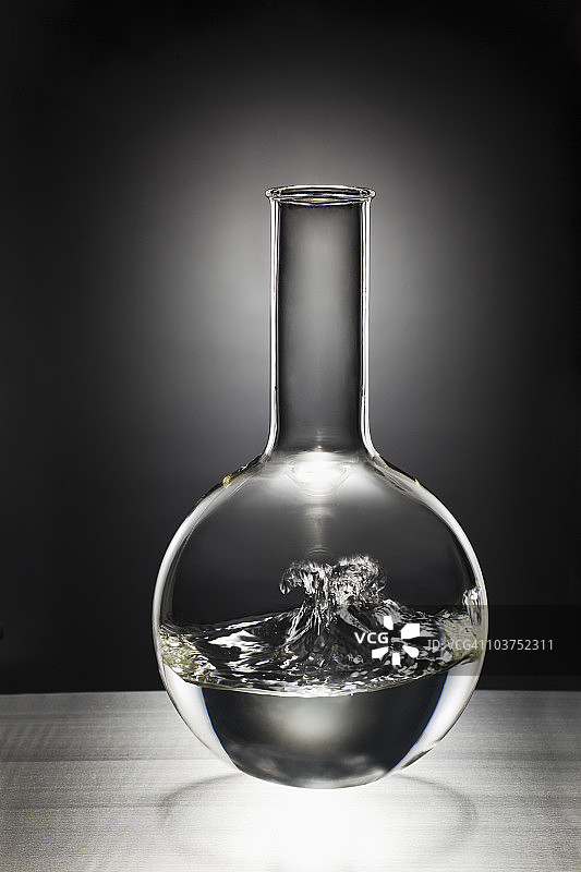 烧瓶中的水图片素材