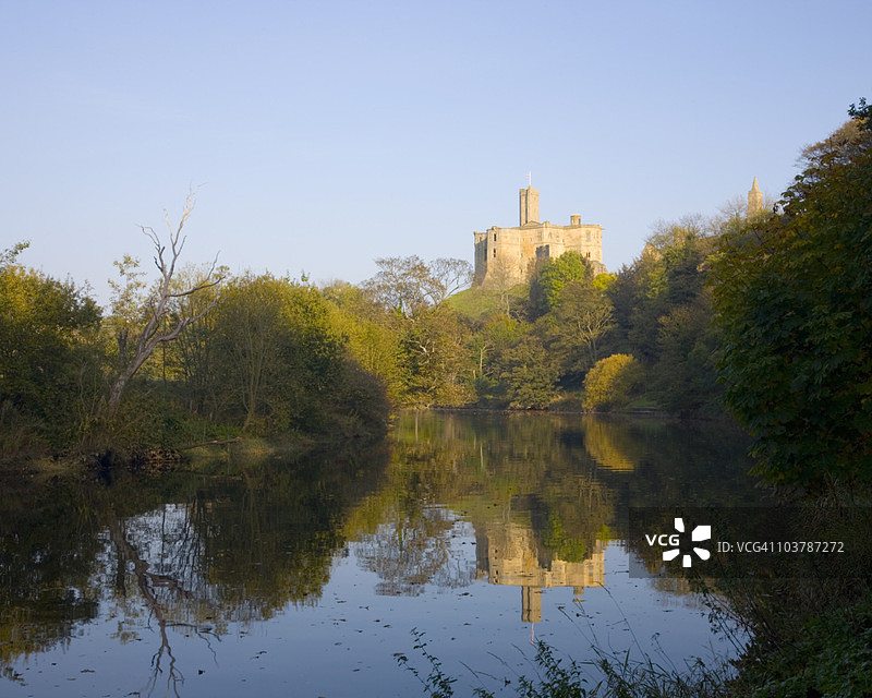 秋季科凯河沿岸的沃克沃思城堡景色图片素材