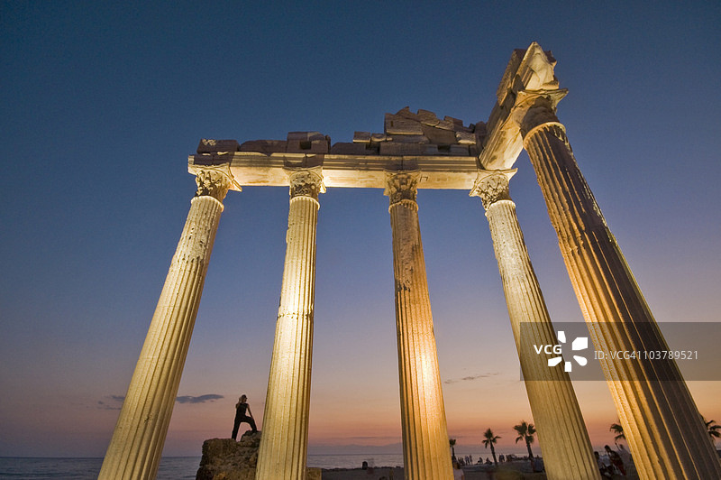 夜幕下的阿波罗神庙图片素材