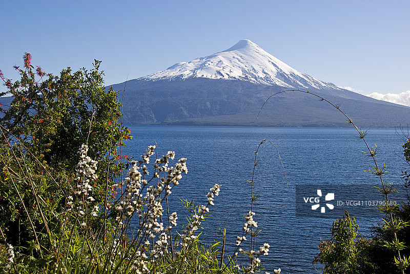 Llanquihue湖和奥索尔诺火山图片素材