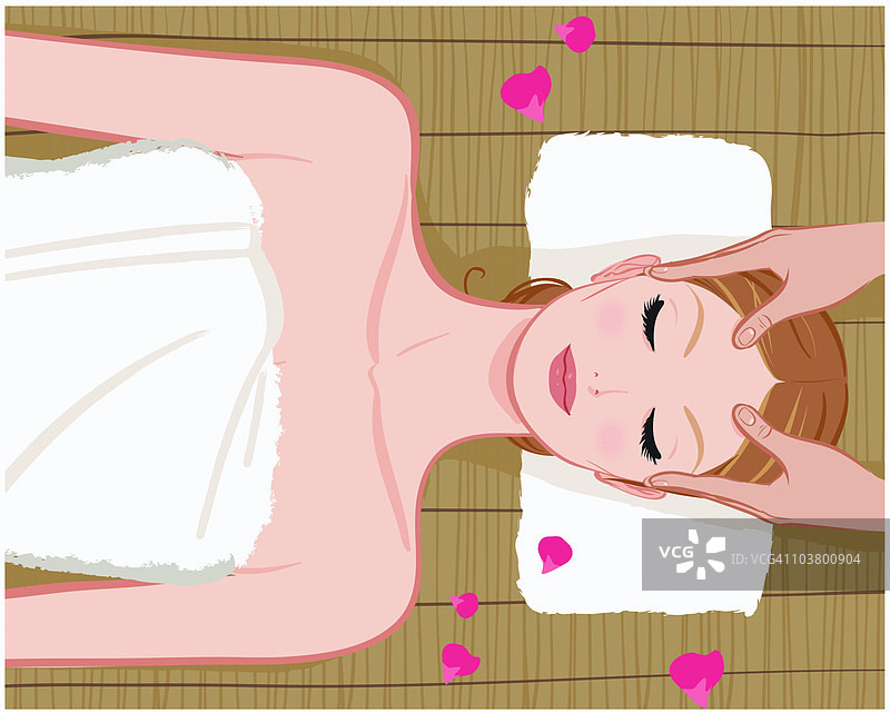 女士在水疗中心接受按摩图片素材