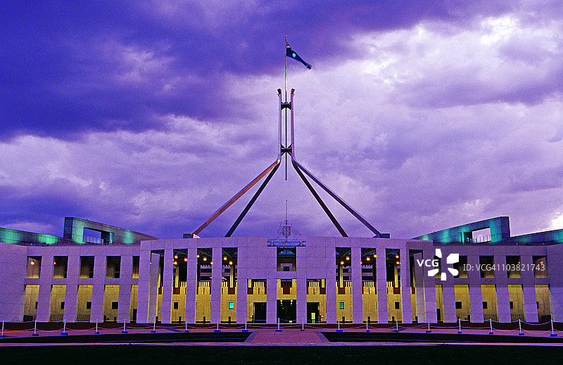 议会大厦在黄昏时分图片素材