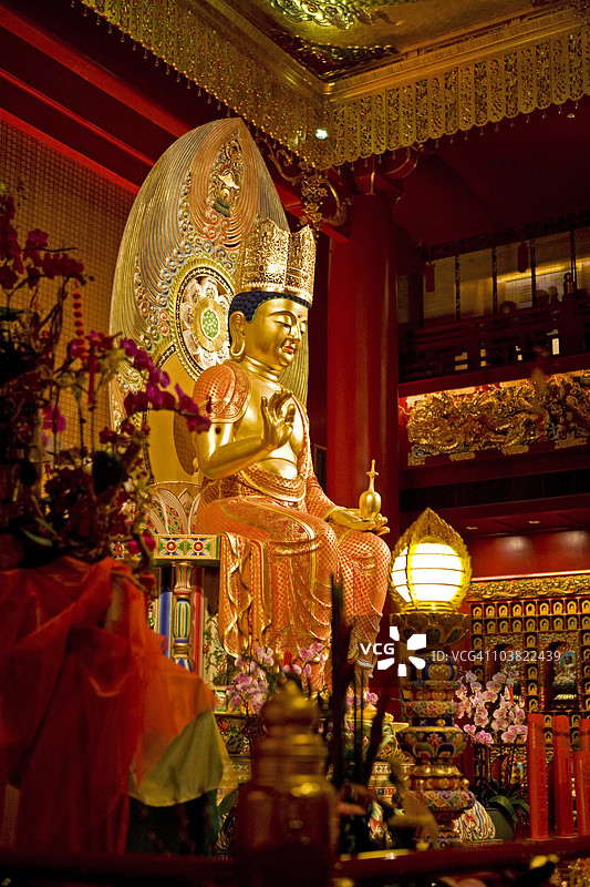 新加坡佛牙寺龙殿的佛像图片素材