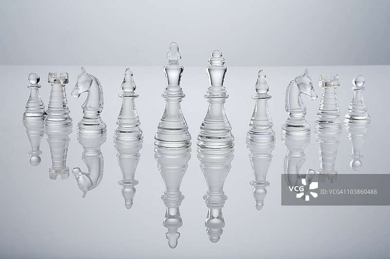 透明材质的国际象棋马图片素材