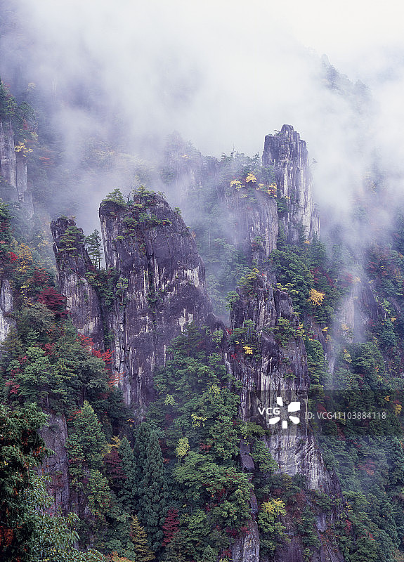 日本奈良县吉野下北山町的石屋户悬崖图片素材