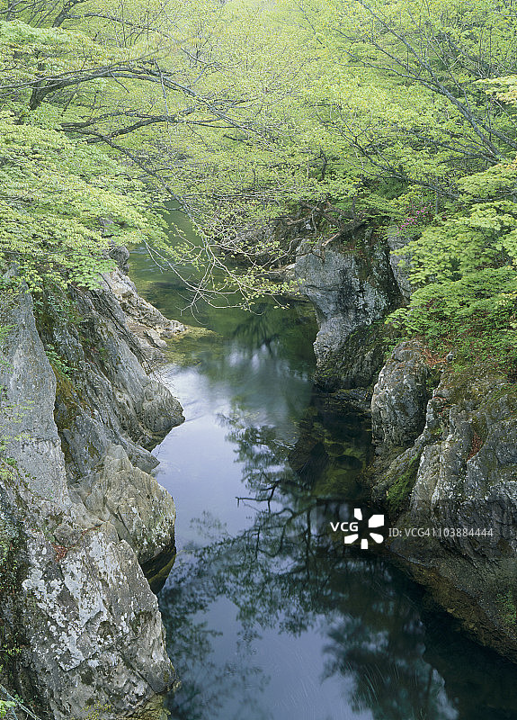 日本青森县陆奥市川内川山谷图片素材