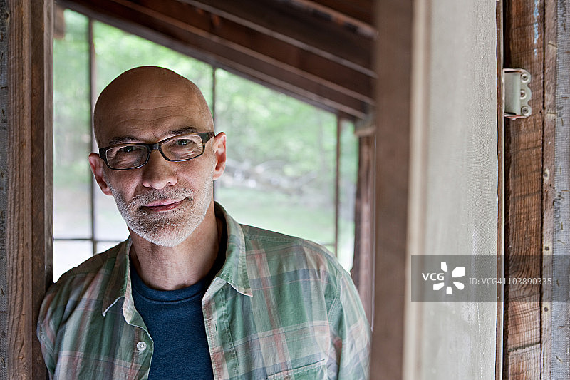 年长的男人肖像图片素材