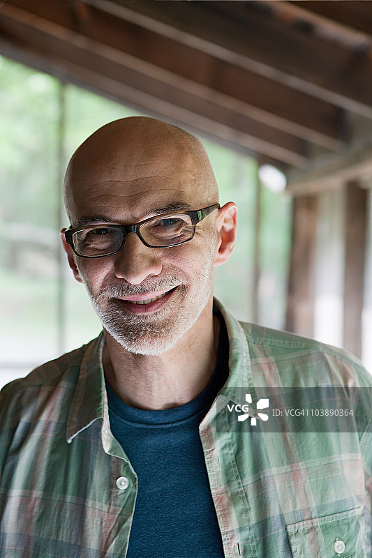 年长的男人肖像图片素材