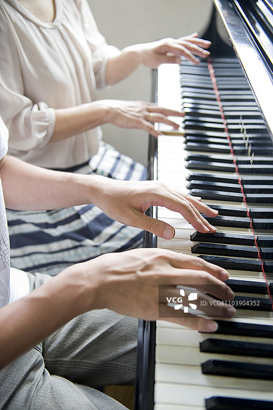 双手演奏二重奏图片素材