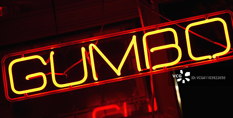 孟菲斯比尔街上亮着灯的Gumbo标志图片素材