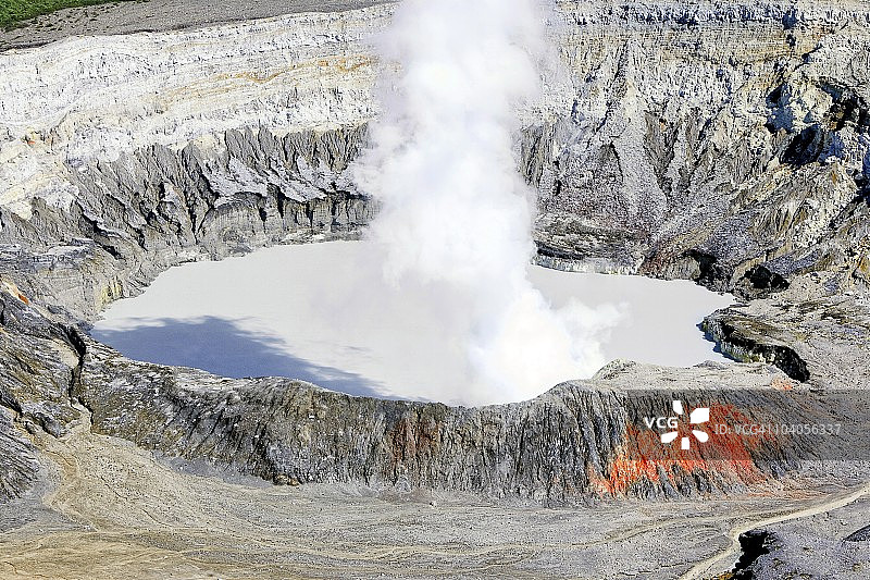 中美洲哥斯达黎加波阿斯火山国家公园的波阿斯火山冒出的蒸汽图片素材