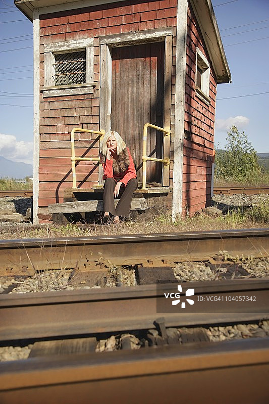 一个年轻女人的肖像图片素材