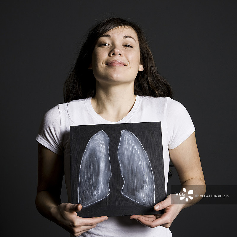 拥有干净肺部的女人图片素材