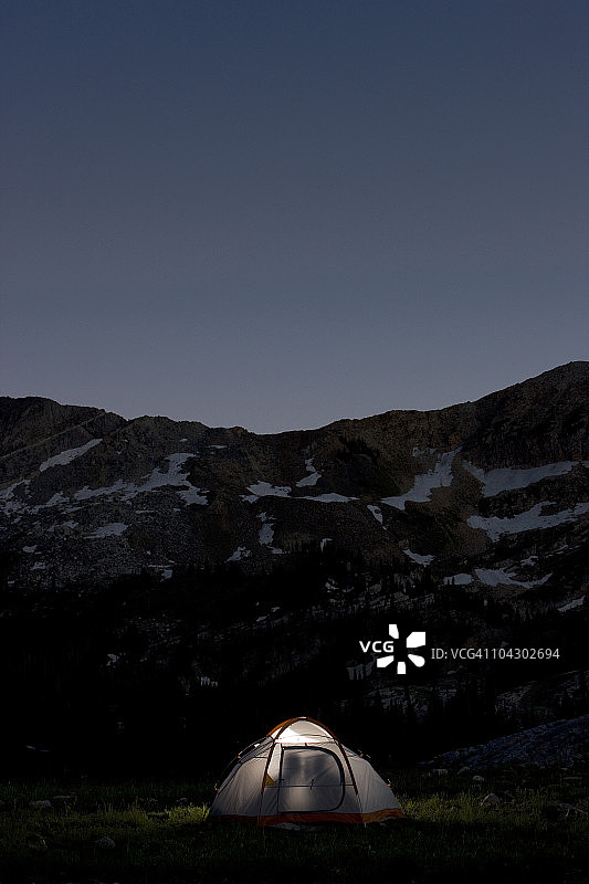 帐篷内剪影图片素材