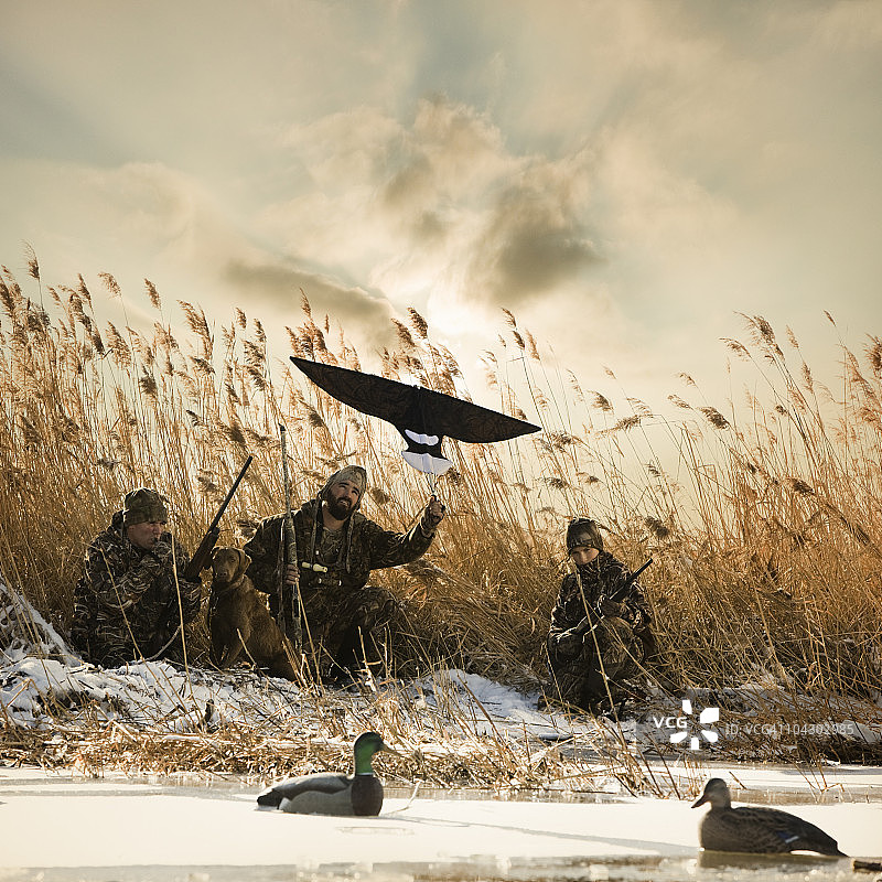 男人猎鸭图片素材