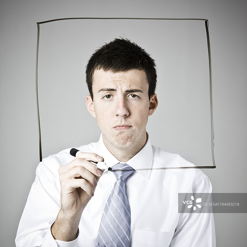 头部周围有正方形的男人图片素材
