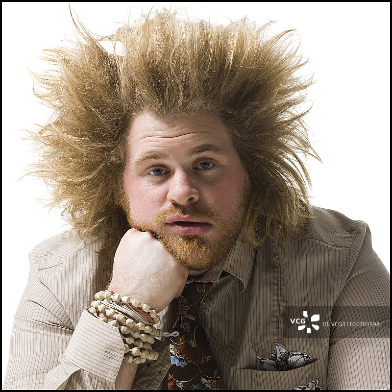 头发蓬乱的男人图片素材