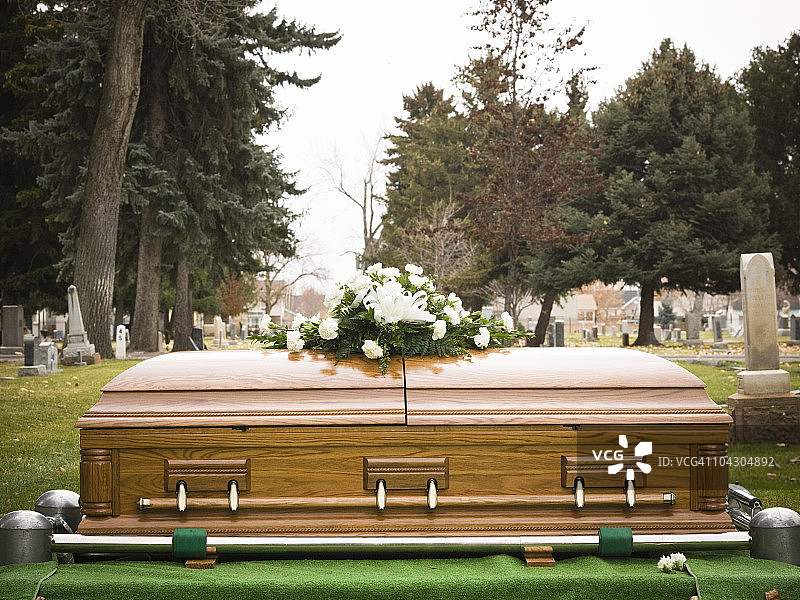墓地的棺材图片素材