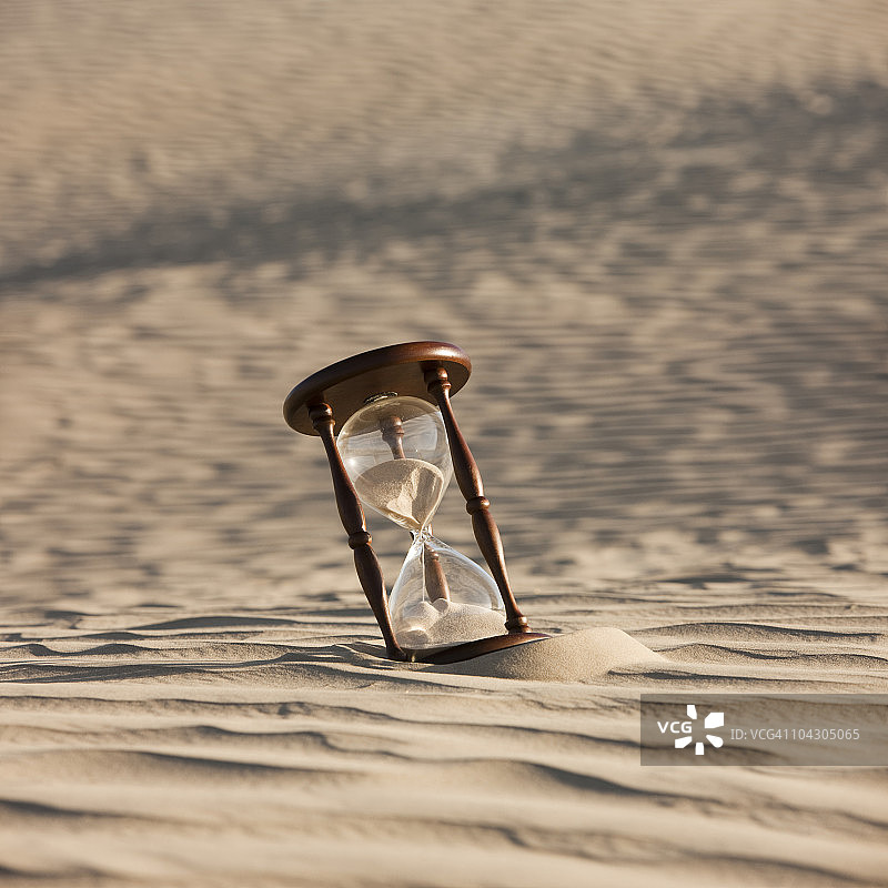 美国犹他州小撒哈拉沙漠上的沙漏图片素材