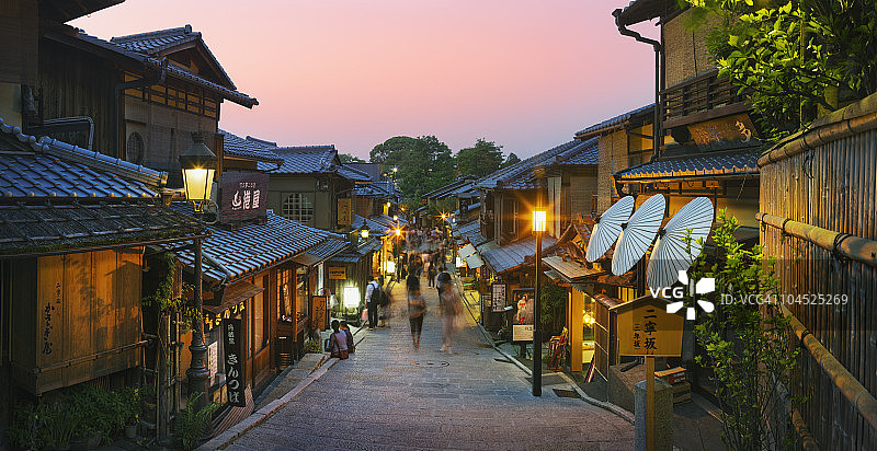 清水寺附近街道的黄昏图片素材