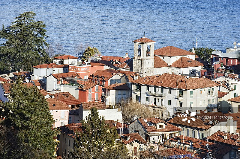 意大利马焦雷湖斯特雷萨镇的屋顶图片素材