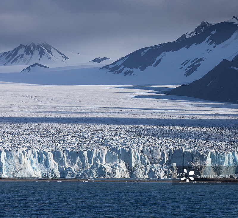斯瓦尔巴群岛霍恩松峡湾的布雷波伦冰川图片素材