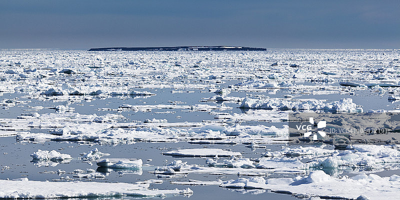 融化的冰山，Hinlopen海峡图片素材
