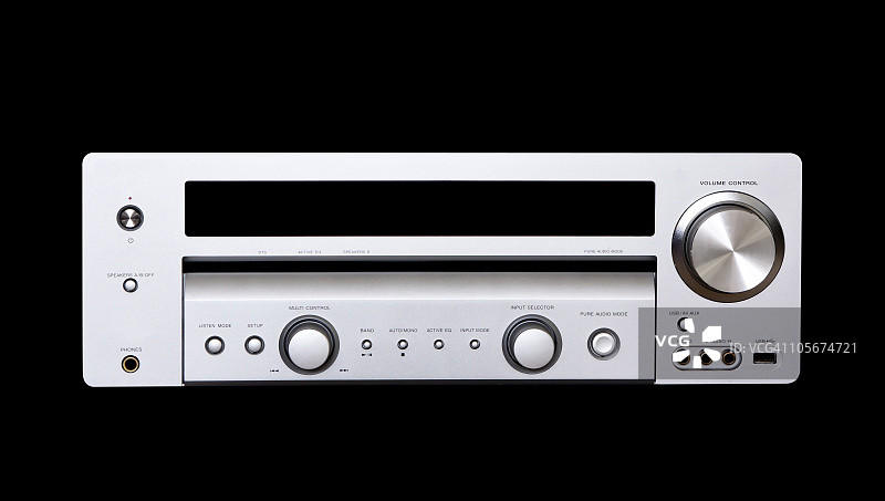 黑色背景上隔离的数字音频系统，带剪切路径图片素材