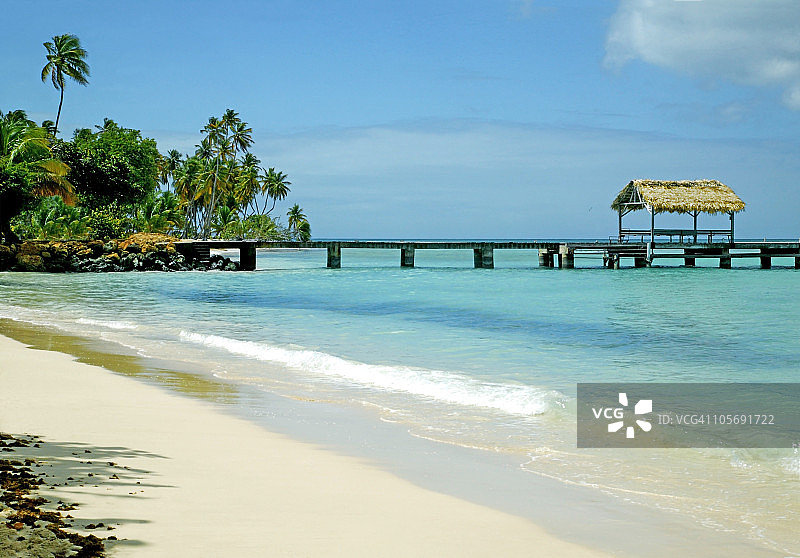 鸽子角的码头尽头的茅草棚图片素材