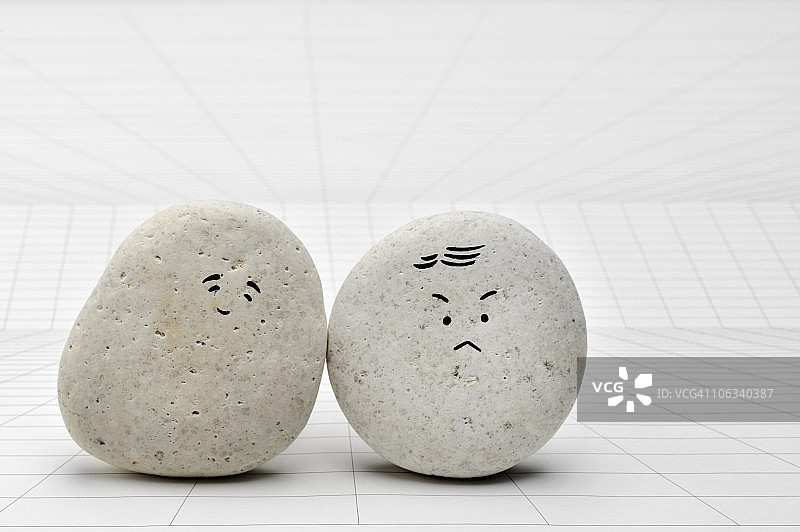 石头上的人像面孔图片素材