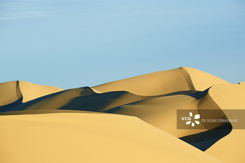 蒙古戈壁沙漠的洪果林埃尔斯沙丘图片素材